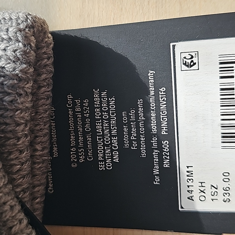 ISOTONER NWT signature smart touch gloves in grey gray - Picture 5 of 6